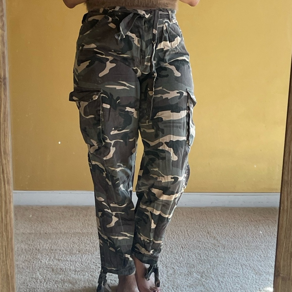 PrettyLittleThing Olive & Tan Camo Utility Trousers